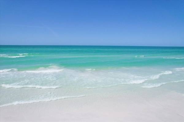 waves washing ashore in Siesta Key beach 
