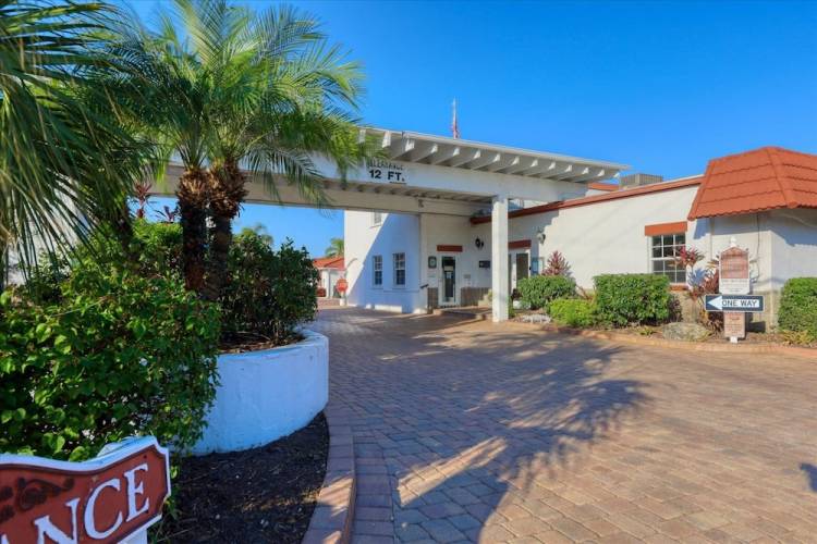 awning drive through of Casa Blanca vacation rentals